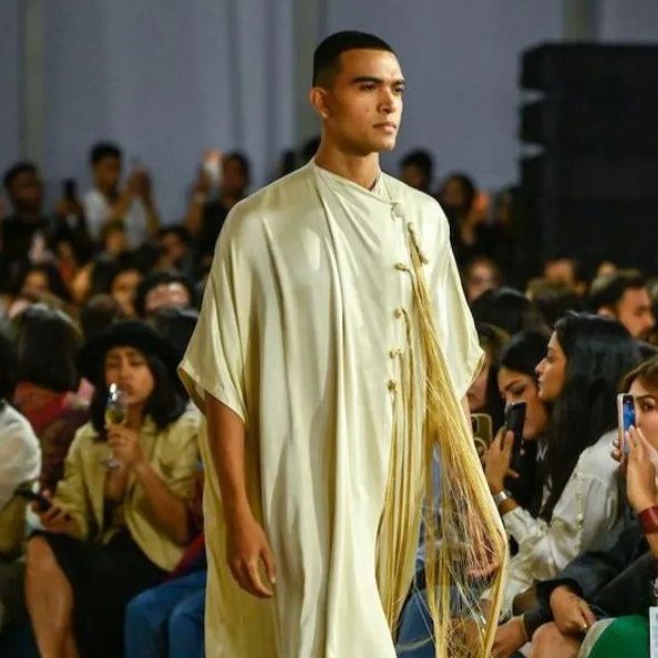 AK|OK Anamika Khanna