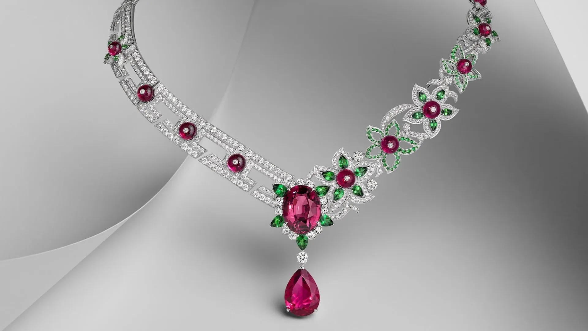 Gucci's Labirinti Necklace